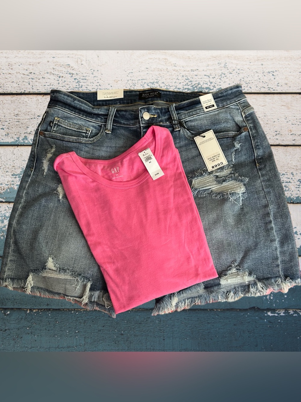 NWT! JUDY BLUE + SIZE SHORTS,MID RISE, DISTRESSED FRINGE HEM, SIZE 3X. MED BLUE. - Picture 14 of 16